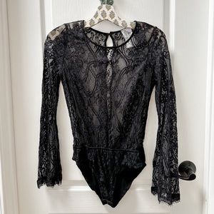 Sadie & Sage Black Lace Body Suit with Bell Sleeves Size Small